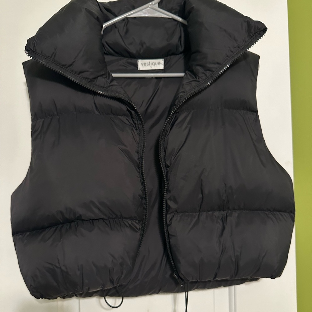 Vestique Black Cropped Puffer Vest